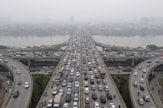 Giao thông Hà Nội sáng 12/2: Ngã Tư Sở, cầu Thanh Trì ùn tắc kéo dài