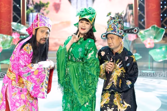 Vân Dung nghẹn ngào báo tin 'Táo Quân' vắng bóng đêm giao thừa