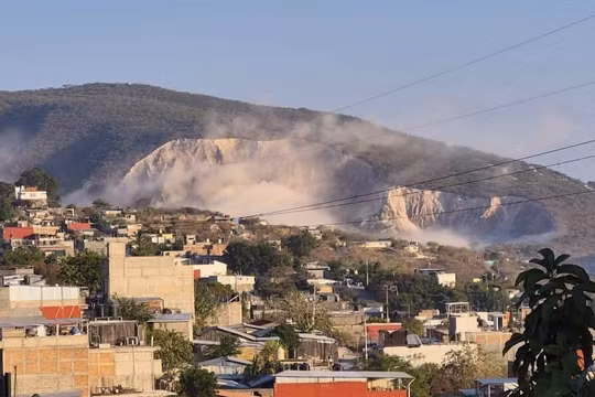 Động đất mạnh tại Mexico: Tượng đài lắc lư, cuộc họp báo của Tổng thống bị gián đoạn