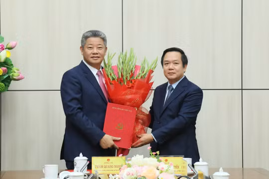 Ông Nguyễn Mạnh Quyền giữ chức Bí thư Đảng ủy UBND tỉnh Hưng Yên