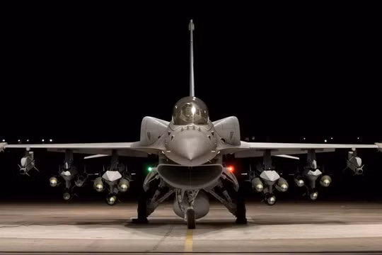 Phi công tiêm kích F-16 của Đài Loan mất tích trên biển