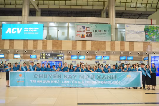 Vietnam Airlines phối hợp Bộ Quốc phòng tổ chức Chuyến bay màu xanh