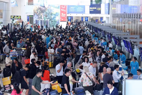 Hơn 9 triệu lượt khách qua cảng hàng không quốc tế Nội Bài