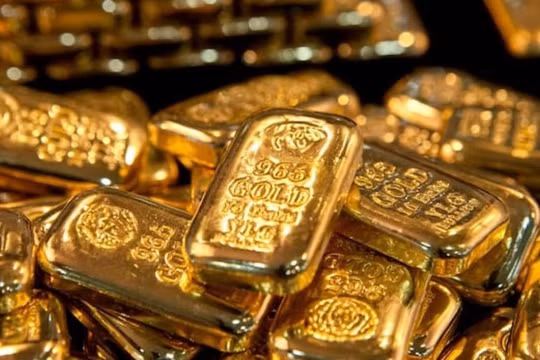 Giá vàng thế giới tiếp tục đà giảm khi chiến tranh và lãi suất đảo chiều dòng tiền trú ẩn