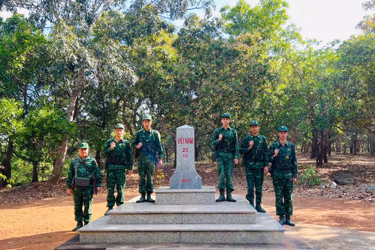 Tết trên đường biên, cột mốc - dấu chân thầm lặng của người lính quân hàm xanh
