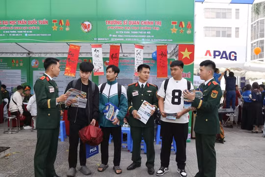 Nhiều trường quân đội 'nói không' với thí sinh cận thị, siết chặt tiêu chuẩn sức khỏe