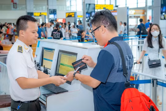 Thắt chặt quy trình soi chiếu tại cảng hàng không quốc tế Nội Bài