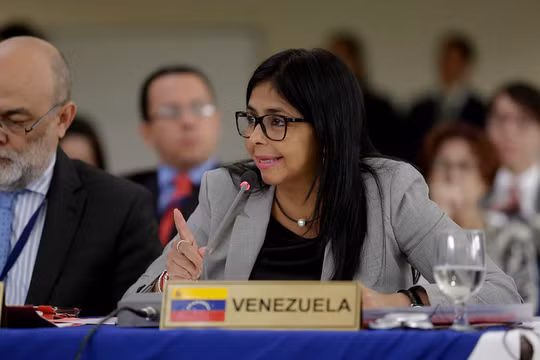 Mỹ dỡ bỏ lệnh trừng phạt đối với Tổng thống lâm thời Venezuela