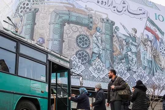 Iran thu 140 triệu USD mỗi ngày từ dầu giữa lúc Mỹ “nhắm mắt làm ngơ”