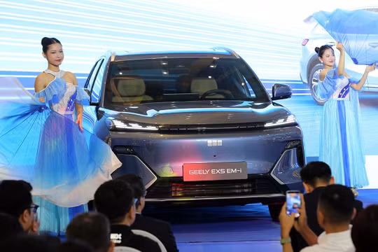 Geely EX5 EM-i hybrid giá gần 1 tỷ đồng ra mắt thị trường Việt Nam
