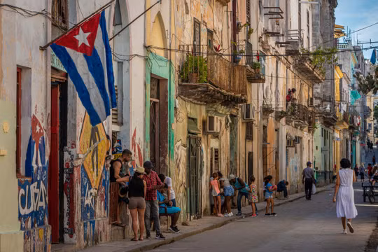 Việc Mỹ dọa áp thuế với các quốc gia bán dầu cho Cuba bị lên án