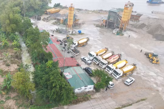Ninh Bình: Khởi tố Trạm trưởng bê tông đổ hơn 113 tấn chất thải ra môi trường