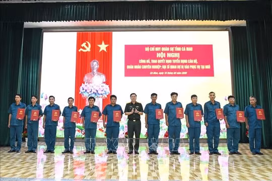 Bộ Chỉ huy Quân sự tỉnh Cà Mau công bố quyết định gọi sĩ quan dự bị vào phục vụ tại ngũ