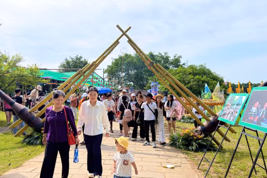 Rực rỡ chợ phiên Tây Bắc giữa lòng Thủ đô