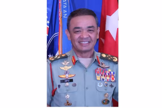 Cựu Tư lệnh Lục quân Malaysia và hai người vợ bị bắt vì tham nhũng