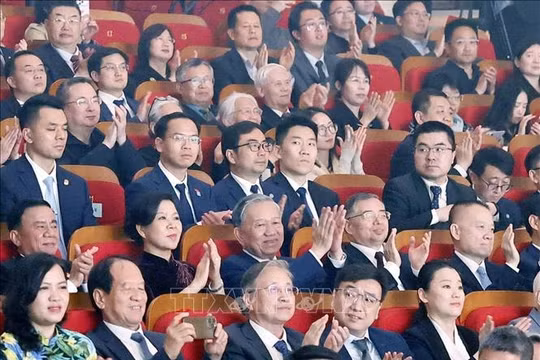 Tổng Bí thư, Chủ tịch nước Tô Lâm dự Chương trình nghệ thuật hữu nghị Việt Nam - Trung Quốc