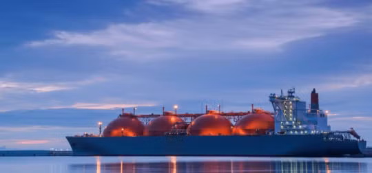 Cước vận chuyển LNG tăng hơn sáu lần lên 300.000 USD mỗi ngày do tác động chiến tranh ở Iran