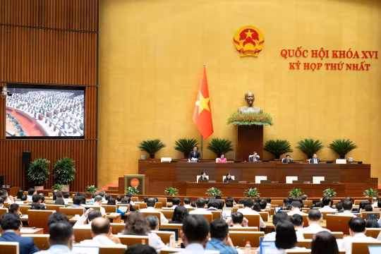 Hôm nay, Quốc hội biểu quyết thông qua nhiều nghị quyết quan trọng và bế mạc Kỳ họp thứ Nhất