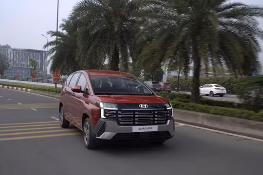 Hyundai Stargazer 2026 lộ diện lăn bánh trên đường trước ngày ra mắt