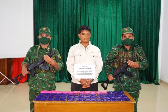 Quảng Ngãi: Một thanh niên quốc tịch Lào vận chuyển hơn 12.000 viên ma túy vào Việt Nam