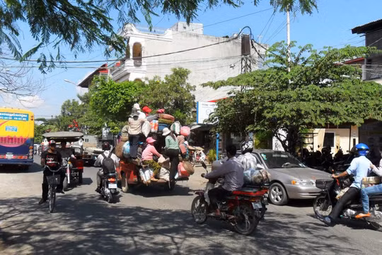 Giá xăng tăng, Campuchia tạm dừng phạt vi phạm giao thông để hỗ trợ người dân