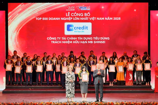 Mcredit ghi danh Top 500 doanh nghiệp lớn nhất Việt Nam 2025