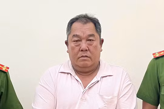 Bắt giám đốc doanh nghiệp Phi Trường chôn lấp trái phép hơn 1.147 tấn tro, xỉ than