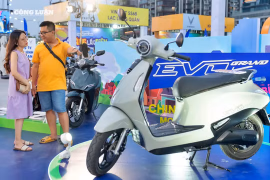 Miễn lệ phí trước bạ xe điện đến năm 2030: 'Khoản chi nhỏ, lợi ích lớn'
