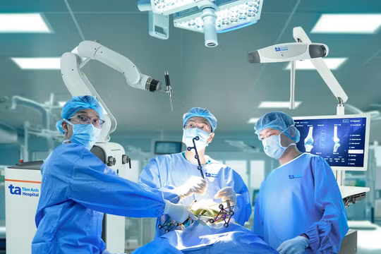 Việt Nam lần đầu có Robot AI thay khớp chủ động hoàn toàn, đột phá về độ chính xác và an toàn