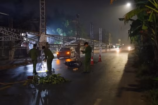 Phú Thọ: Lắp rạp đám cưới ra đường gây tai nạn chết người, chủ rạp bị khởi tố