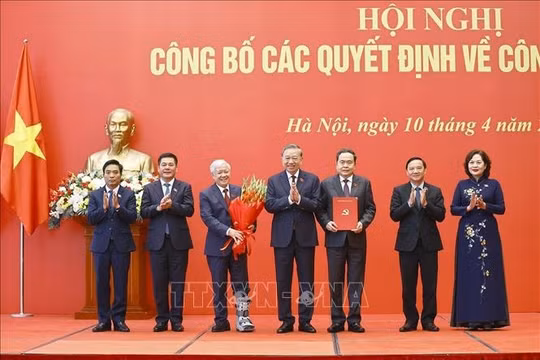 Tổng Bí thư, Chủ tịch nước Tô Lâm trao Quyết định của Bộ Chính trị chỉ định Đảng ủy Quốc hội nhiệm kỳ 2025 – 2030