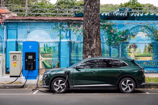 Đề xuất gia hạn thuế tiêu thụ đặc biệt ô tô điện đến năm 2030