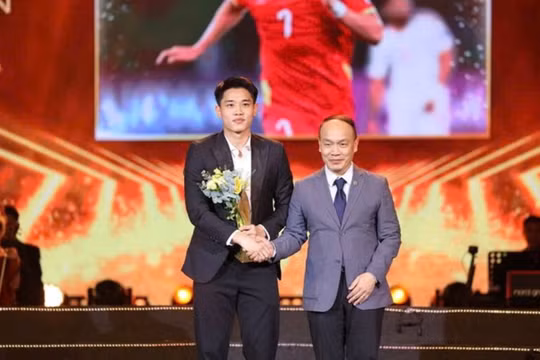 Đình Bắc đoạt giải ‘Gương mặt trẻ thể thao’ tại Giải thưởng Cống hiến 2026