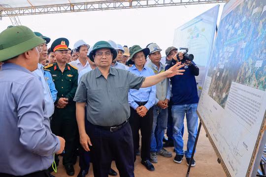 Thủ tướng Phạm Minh Chính kiểm tra các dự án cao tốc, sân bay tại Quảng Ngãi và Gia Lai