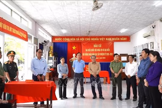 Phó Chủ tịch Quốc hội Trần Quang Phương kiểm tra công tác chuẩn bị bầu cử tại An Giang