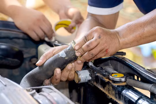 Dấu hiệu cho thấy ống dẫn két nước đã đến lúc phải thay