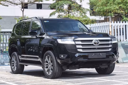 Triệu hồi gần 700 xe Toyota Land Cruiser 300 tại Việt Nam