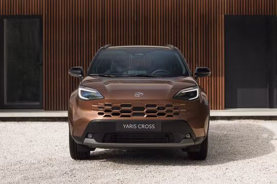Toyota Yaris Cross 2026 lột xác thiết kế cao cấp như 'tiểu' Lexus RX