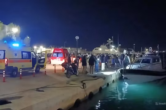 Tàu tuần tra Hy Lạp va chạm với thuyền chở người di cư, ít nhất 15 người thiệt mạng