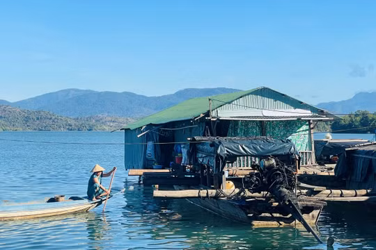 Những phận đời tha hương lênh đênh trên lòng hồ Sê San và khát khao được an cư
