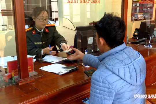 Người dân Thủ đô gửi gắm niềm tin qua mỗi lá phiếu