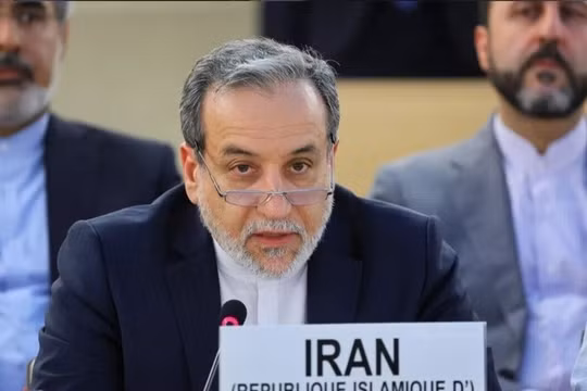 Iran dọa tấn công các mỏ dầu trong khu vực nếu Mỹ mở đợt không kích mới