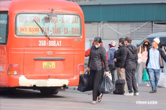 Hà Nội: Xe khách, xe buýt phục vụ tốt nhu cầu đi lại dịp Tết Dương lịch 2026