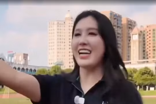Doanh nhân Trung Quốc 'xù' hứa tặng xe cho các cầu thủ vô địch