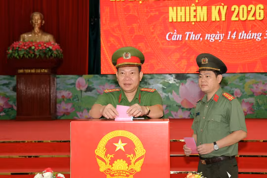 Hơn 2.000 cán bộ, chiến sĩ Công an TP. Cần Thơ bầu cử sớm, sẵn sàng bảo đảm an ninh cho "Ngày hội toàn dân"