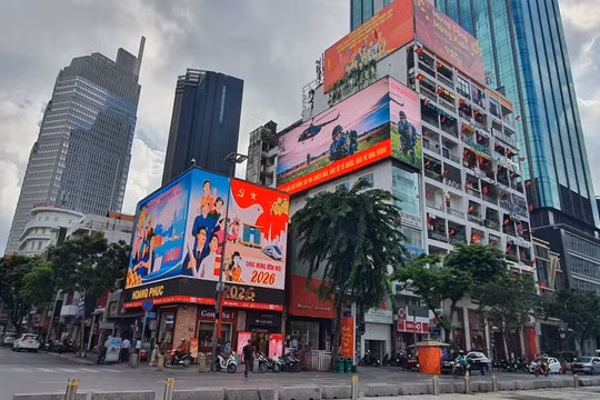 TP Hồ Chí Minh rực rỡ cờ hoa, sẵn sàng cho 'Ngày hội non sông'