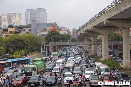 Xe bán tải và bài toán giảm ùn tắc nội đô Hà Nội, đảm bảo sinh kế người dân