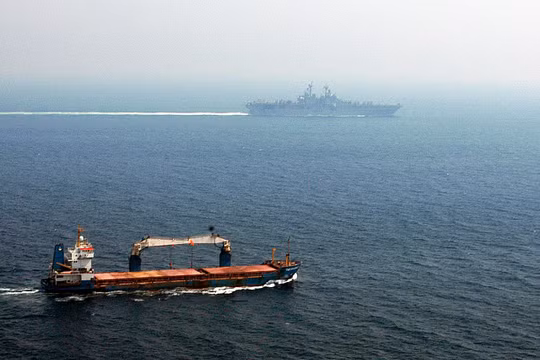 Mỹ bắt đầu phong tỏa eo biển Hormuz, Iran dọa tấn công các cảng Vùng Vịnh