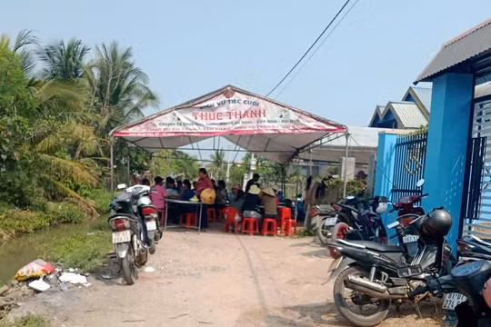 Gia Lai: Bé trai 2 tuổi rơi xuống mương nước trước nhà tử vong