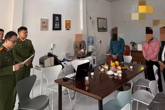 Làm giấy tờ giả để trục lợi chính sách nhà ở xã hội, 3 đối tượng bị khởi tố